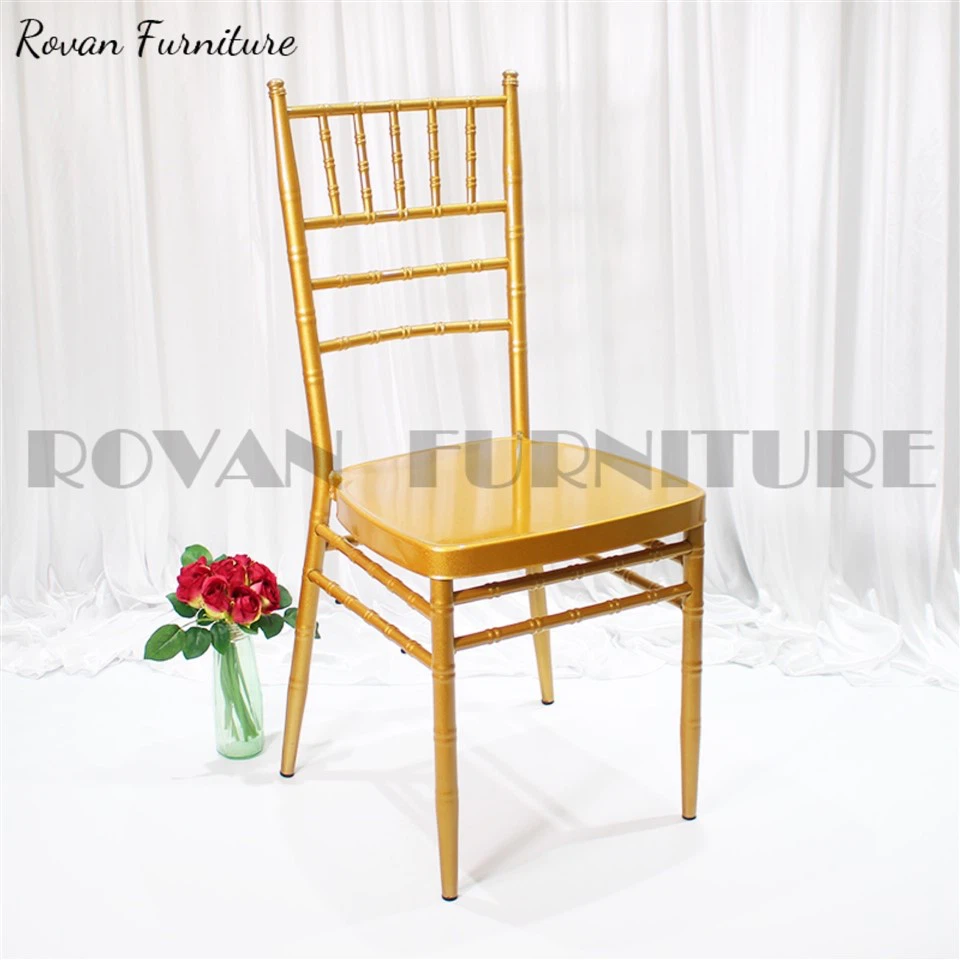 Χρυσή καρέκλα Chiavari με Λευκό Μαξιλάρι Ιβουάρ